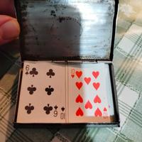 Carte da Gioco Miniatura in Cofanetto di Ferro –