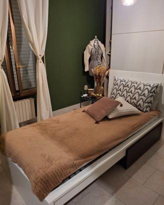 Letto singolo Ikea compreso di materasso.