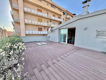 Attico / Mansarda di 100 m² con 4 locali a Catania