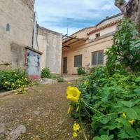 Campidanese trivano da ristrutturare con cortile