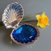 Burriera vintage a forma di conchiglia