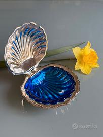 Burriera vintage a forma di conchiglia