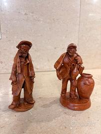 Coppia di Statuette Artigianali in Terracotta