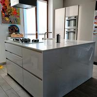 Cucina cubica Modulnova in Corian