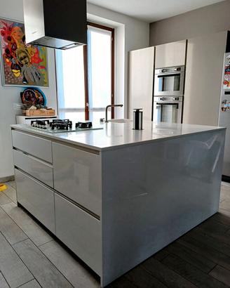 Cucina cubica Modulnova in Corian