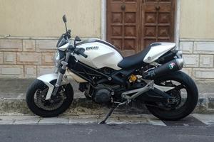 Ducati Monster 696