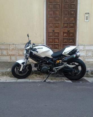 Ducati Monster 696