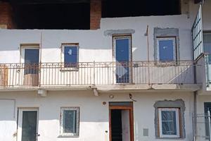 CASA SEMINDIPENDENTE A NOLE