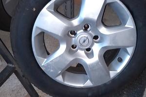 vendi 4 gomme invernali con  cerchio