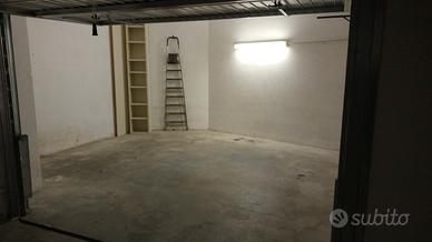 GARAGE Box Auto in condominio privato 30mq