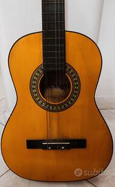 Chitarra classica usata poco.