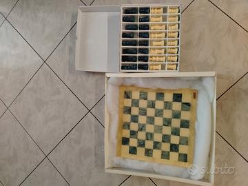 Scacchiera in alabastro