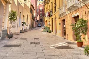 MONOLOCALE A CAGLIARI