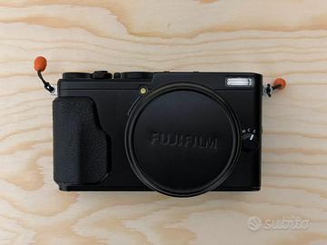 Fujifilm X70 Nera