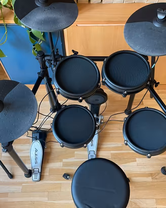 Alesis Nitro Mesh Kit + Accessori in omaggio