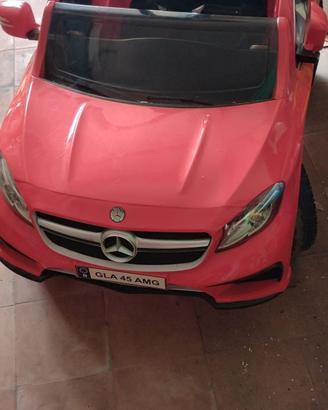 macchina Mercedes GLA 45 elettrica 