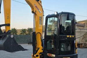 MINIESCAVATORE NEW HOLLAND E50SR