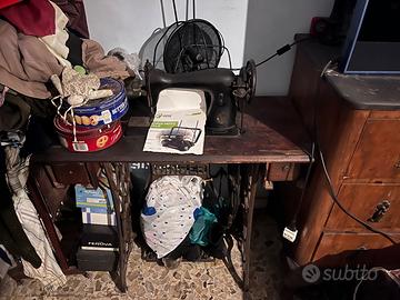 Macchina cucire Singer della nonna antica 900 trat