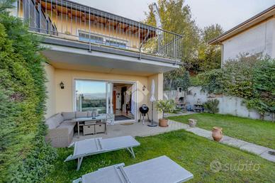 VILLA A SCHIERA D'ANGOLO A PESCHIERA DEL GARDA