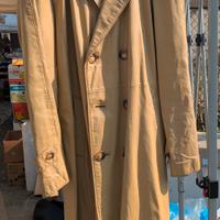 Trench beige del brand Burberry,