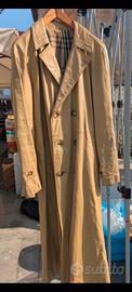 Trench beige del brand Burberry,