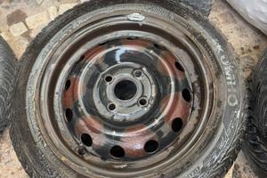 Cerchi con gomme 4 stagioni