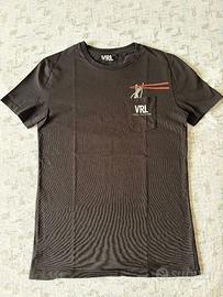 T-shirt VRL Viral Vibes nera con taschino S