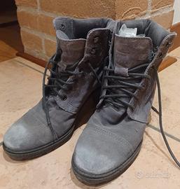 Stivaletti stringati in camoscio grigio
