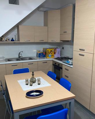 Cucina angolare componibile effetto legno rovere