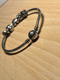 bracciale pandora rigido con 5 charm