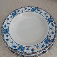 Servizio piatti finemente decorato