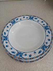 Servizio piatti finemente decorato