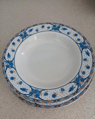 Servizio piatti finemente decorato
