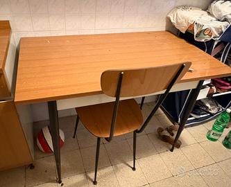 Cucina + tavolo e sedie