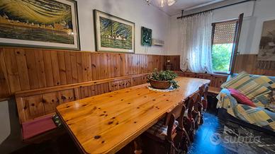 Arredamento completo per taverna in legno massicc