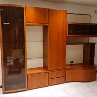 Vetrina soggiorno in legno con ante in vetro