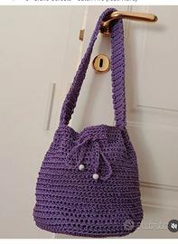 Borsa a secchiello fatta all'uncinetto in cordino 