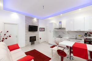 TRILOCALE FINEMENTE RISTRUTTURATO TERMOAUTONOMO