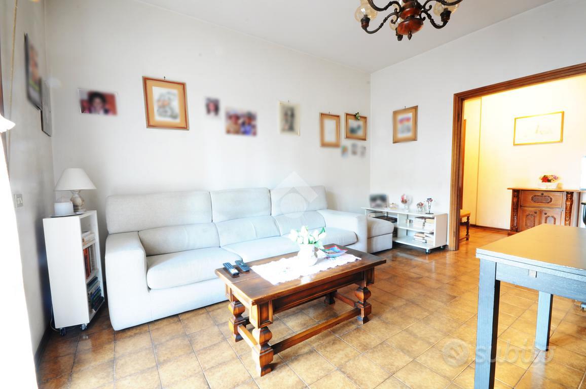 5 LOCALI A PRATO