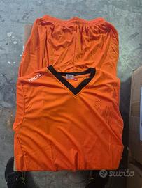 ABBIGLIAMENTO SPORTIVO 