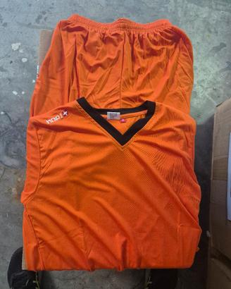 ABBIGLIAMENTO SPORTIVO 