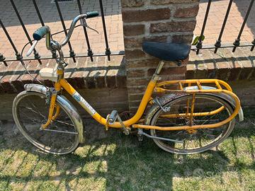 Bicicletta Graziella gialla da sistemare