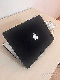 MacBook Pro 13” 2015, SSD 512gb, batteria nuova.