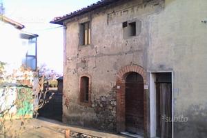 Rustico, casale - 10 locali - 253 mq