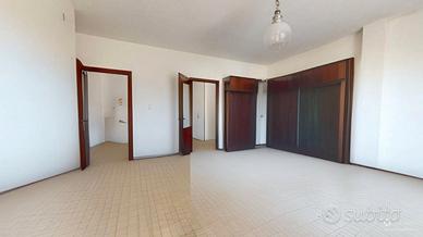 Quadrivano con cucina abitabile e p. auto coperto
