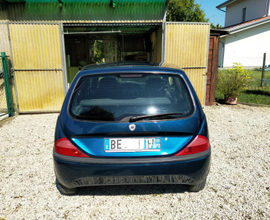 Lancia Y blu