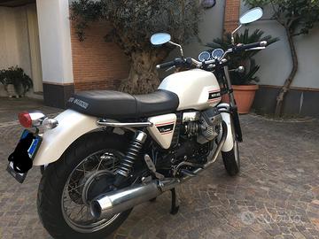 Moto Guzzi V7 - 2010