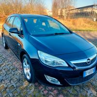 Opel Astra station wagon.