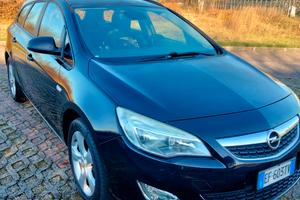 Opel Astra station wagon.