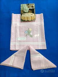 Tovaglia da tavola ricamata rettangolare Nuova.